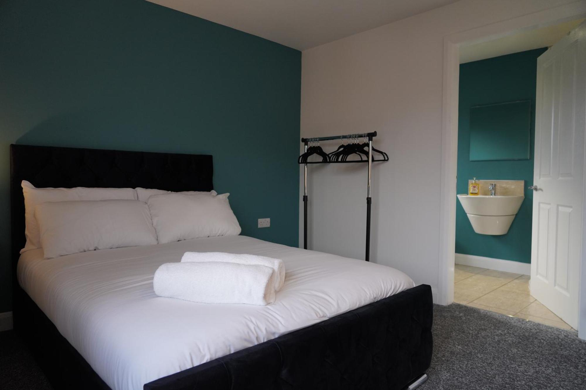 8 Double Beds In A 5 Bedroom House, Pets Welcome 엡워스 외부 사진